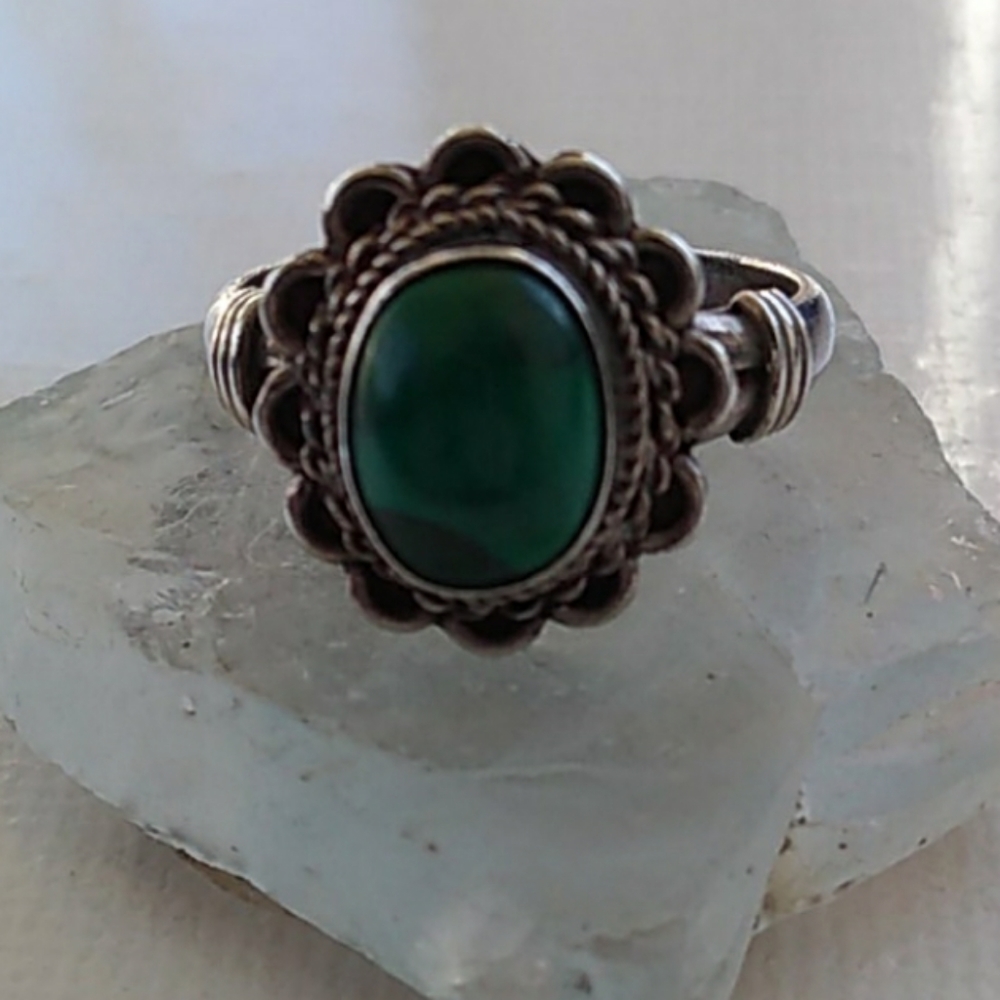 VTG SouthWestern Sterling Silver Green Stone Ring - Picture 2 of 8